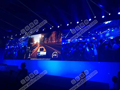 微軟水立方Win10發(fā)布會(huì)多屏賽車(chē)游戲