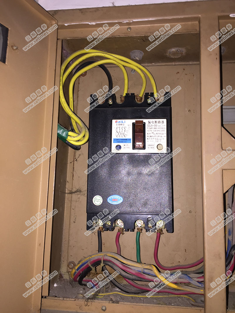 淮安市機(jī)房搬遷現(xiàn)場斷電后設(shè)備拆卸圖